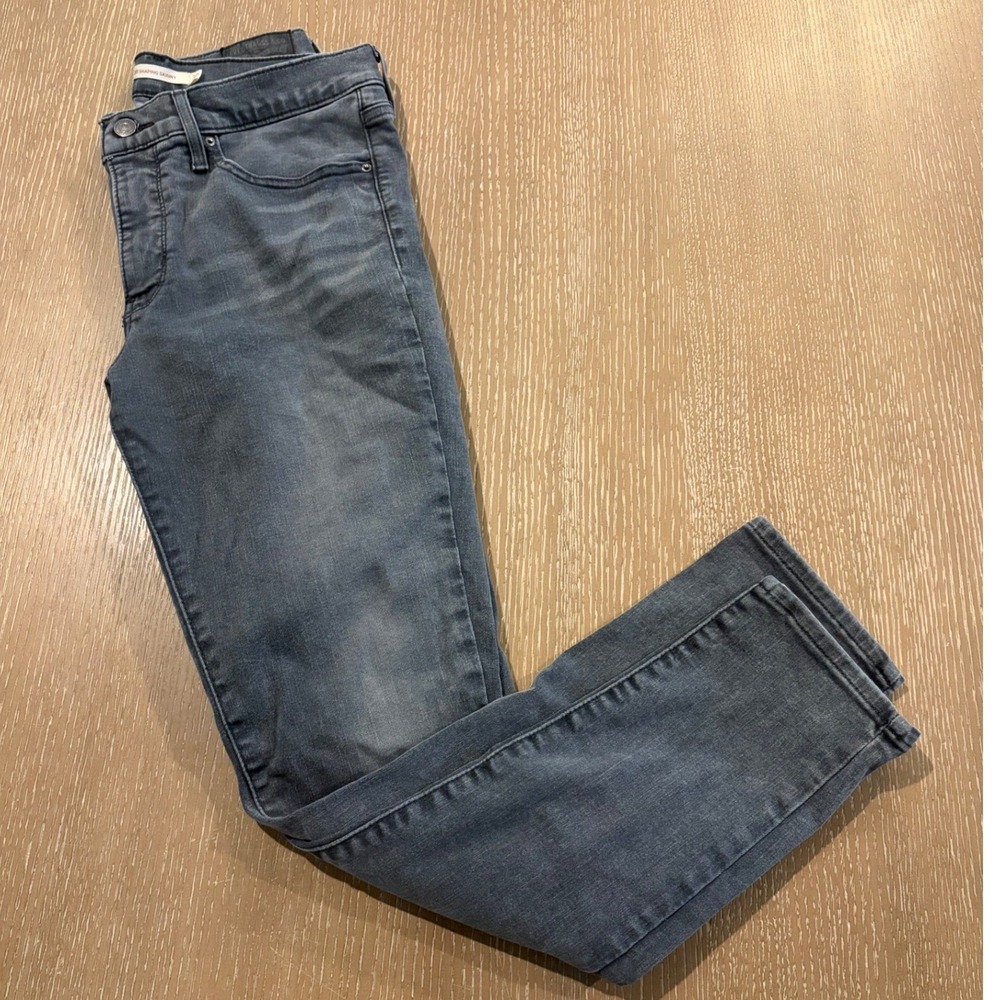 Levi's 311 Shaping Skinny Women's Jeans Size 30 Dark Wash Stretch Denim